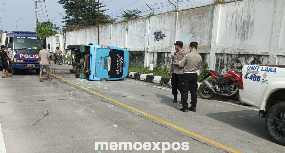 Kecelakaan di Ploso Jombang, Elf Terguling Satu Orang Tewas