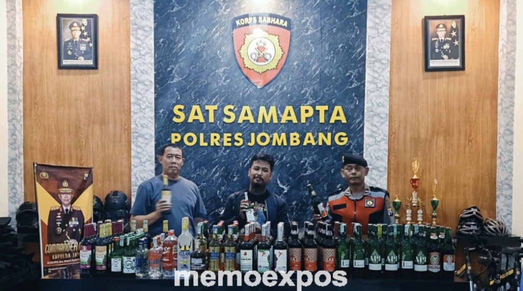 Ratusan Botol Miras di Kota Santri Diamankan Polisi, Satu Orang&nbsp;Digulung