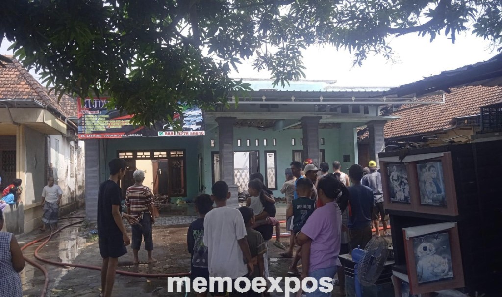 Kebakaran di Jombang Lalap 3 Rumah dan 1 Mobil