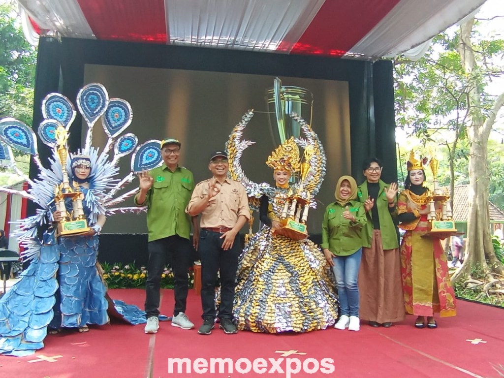 72 Peserta Beradu Kreativitas Lewat Kostum Daur Ulang Sampah di Puncak Peringatan Hari Lingkungan Hidup Sedunia