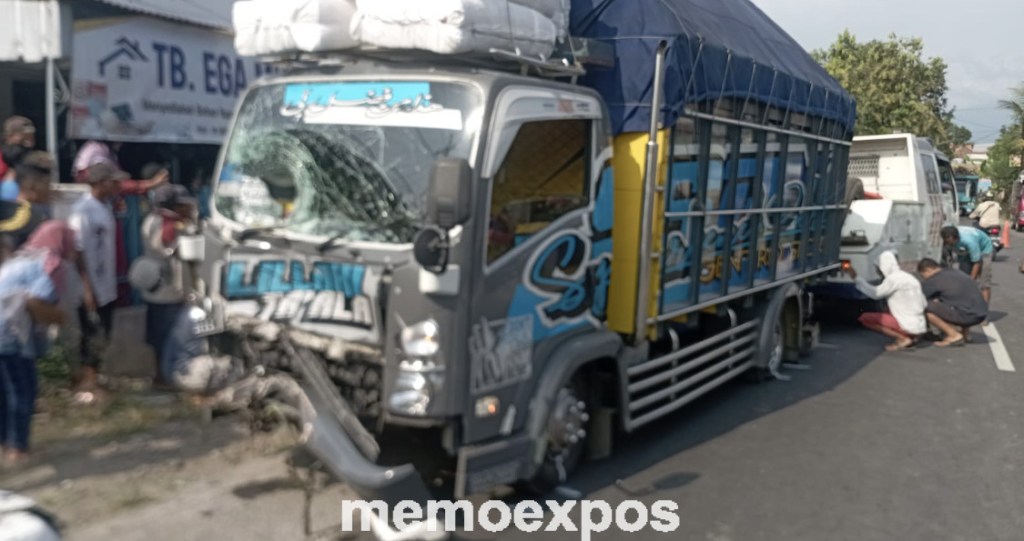 Pemotor di Jombang Tewas Usai Tabrak Truk dan Terseret 62 Meter