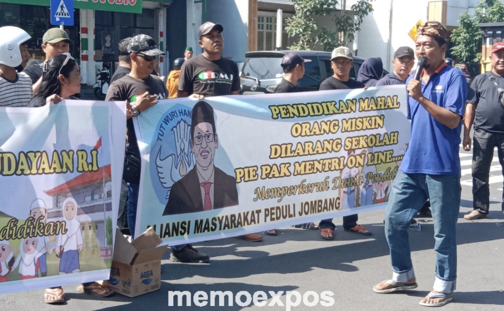 Masyarakat Jombang Demo, Minta Menteri Nadiem Mundur