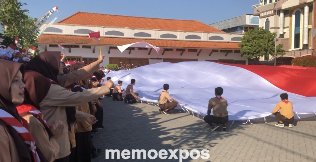 79 Santri Ponpes Gadingmangu Jombang Betangkan Bendera Merah Putih Raksasa, Ini Filosofinya