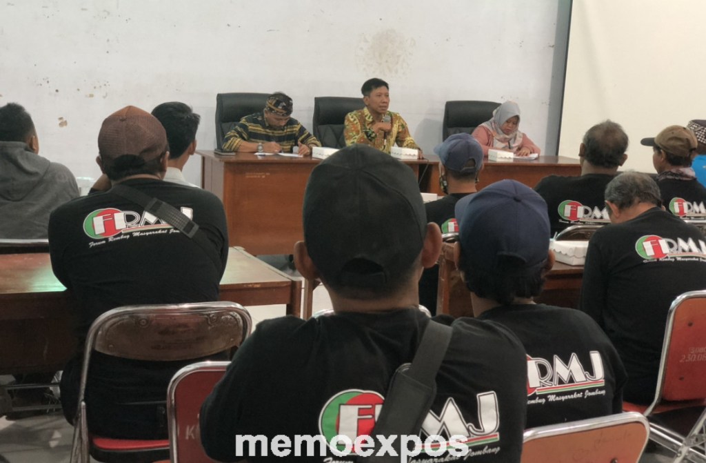Puluhan PKL di Jombang Datangi Dinas Pendidikan, Buntut Larangan Berjualan di Sekolah