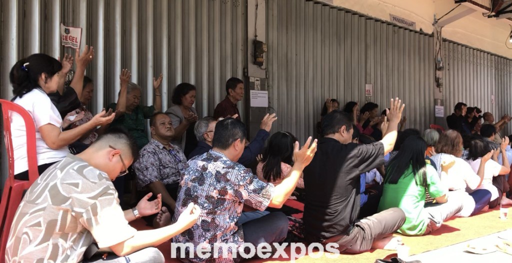 Imbas Penyegelan Ruko di Jombang, Jemaat Ibadah di Teras&nbsp;Ruko