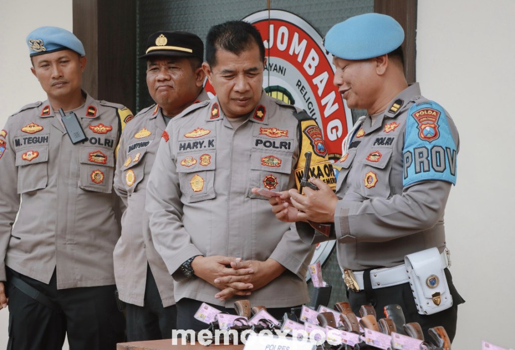 Polisi di Jombang Dites Urine dan Dilakukan Pemeriksaan&nbsp;Senpi