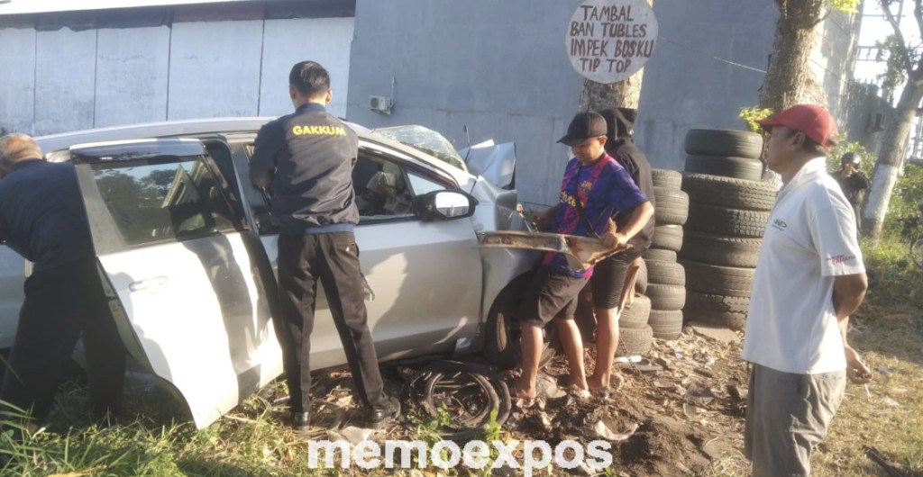 Mobil Tabrak Pohon di Jombang, Sopir&nbsp;Tewas