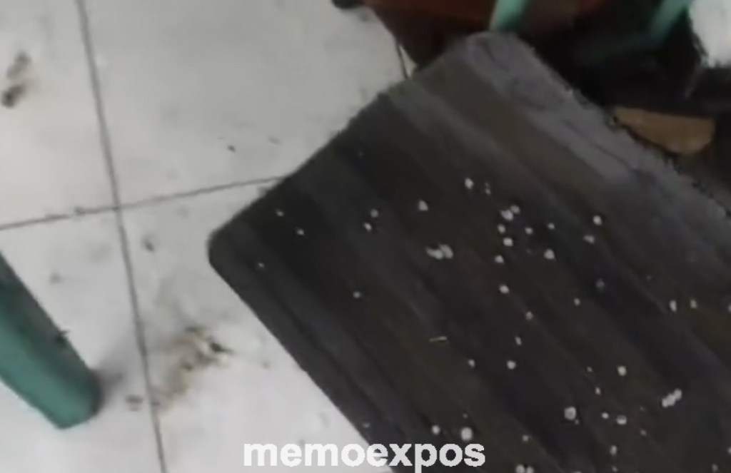 Hujan Es di Jombang, 1 Teras Rumah&nbsp;Rusak