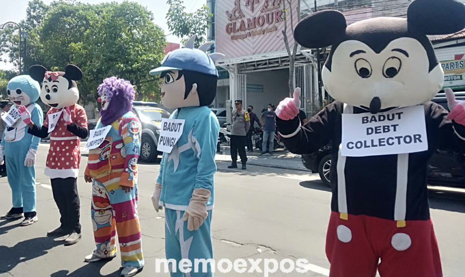 Para Badut di Jombang Demo Kantor&nbsp;Kejaksaan